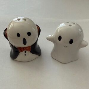 Cracker Barrel Ghostly White and Black Salt & Pepper Shakers
